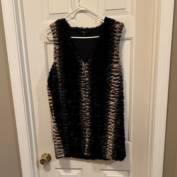 Cupio Black Faux Fur Vest. NWOT - Picture 5 of 5